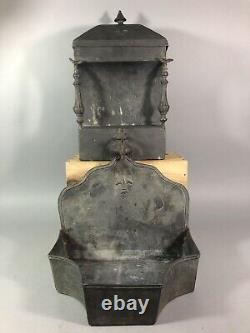 Rare antique WALL FOUNTAIN IN TIN supposed to be from the 18th/19th century Decorated with eagles