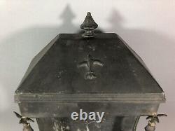 Rare antique WALL FOUNTAIN IN TIN supposed to be from the 18th/19th century Decorated with eagles