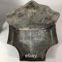 Rare antique WALL FOUNTAIN IN TIN supposed to be from the 18th/19th century Decorated with eagles