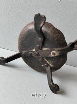 Rare forged-iron cave rat candle holder, 19th century, beautiful workmanship, metalwork