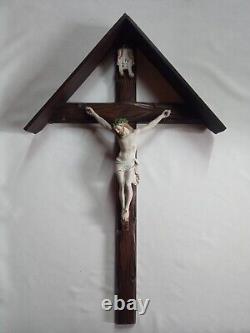 Rare large crucifix carved wooden mural with its early XX century roof, 80 cm.