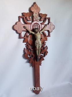 Rare large crucifix mural in carved oak, Napoleon III, late 19th century, 61 cm