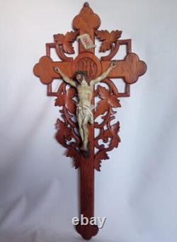 Rare large crucifix mural in carved oak, Napoleon III, late 19th century, 61 cm