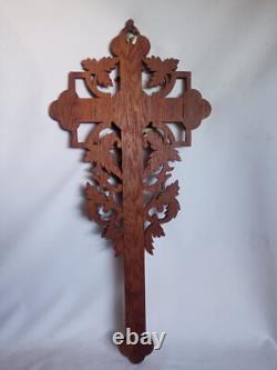 Rare large crucifix mural in carved oak, Napoleon III, late 19th century, 61 cm
