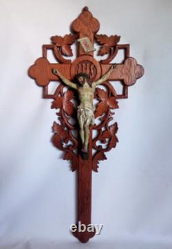 Rare large crucifix wall mural in carved oak, Napoleon III, late 19th century, 61 cm