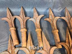 Set of 13 old wrought iron gate spikes with fleur de lys decoration