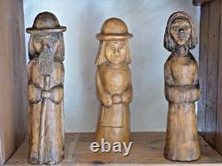 Set of 3 wooden sculptures representing a family, folk art, 35 cm, signed