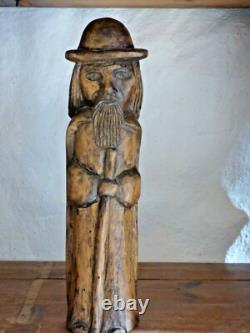 Set of 3 wooden sculptures representing a family, folk art, 35 cm, signed