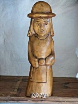 Set of 3 wooden sculptures representing a family, folk art, 35 cm, signed