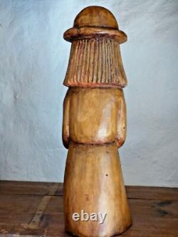 Set of 3 wooden sculptures representing a family, folk art, 35 cm, signed