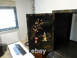 Small Cabinet Secretarial Antique Furniture In Japanese Lacquer