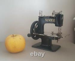 Small Singer Sewing Machine Cast Iron Toy