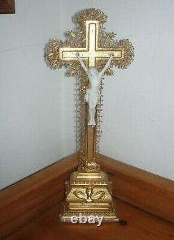 Superb Golden Crucifix With Gold Leaf At The End Of The 19th Century