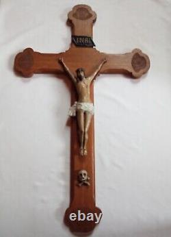 Superb and rare large carved wooden wall crucifix from the 19th century. 80 cm.