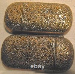 Superb brass snuff or pill box worked in relief 18th century N°1