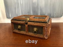 Tramp Art Sewing or Jewelry Box in Carved Wood, Folk Art
