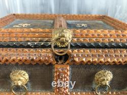 Tramp Art Sewing or Jewelry Box in Carved Wood, Folk Art