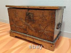 Translate this title in English: 'Env. 1650 COFFRE XVIIth century Savoy Carved Chest Christmas gift idea'
