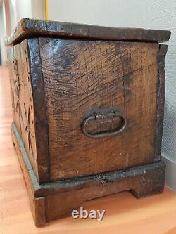 Translate this title in English: 'Env. 1650 COFFRE XVIIth century Savoy Carved Chest Christmas gift idea'
