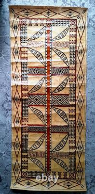Very nice handmade artisanal TAPA, tribal origin from Polynesia. Very good condition.