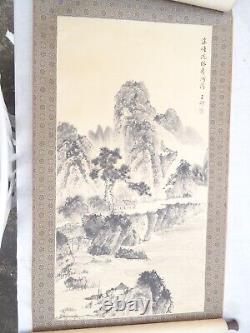 165 estampe Japonaise en rouleau. Peinture sur papier = maisons montagnes