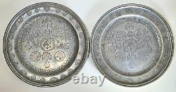 2 ANCIENNES ASSIETTES en ÉTAIN RICHEMENT GRAVÉES DELATTRE ABBEVILLE 1686 XVIIème