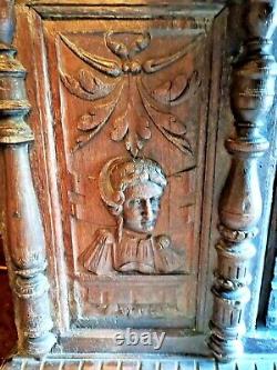 2 Panneaux 17ème en chêne Sculpté représentant homme et femme