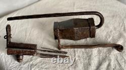 Ancien CADENAS TIBÉTAIN Fer Forgé XIXé (ou XVIIIé) Art Populaire