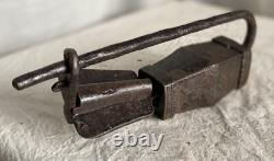 Ancien CADENAS TIBÉTAIN Fer Forgé XIXé (ou XVIIIé) Art Populaire