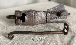 Ancien CADENAS TIBÉTAIN Fer Forgé XIXé (ou XVIIIé) Art Populaire