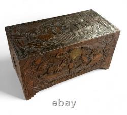 Ancien Coffre Camphrier en bois sculpté ASIE CHINE joute jonque paysage 1900