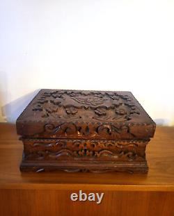 Ancien Coffret en Bois Sculpté, Boite ancienne XIXème