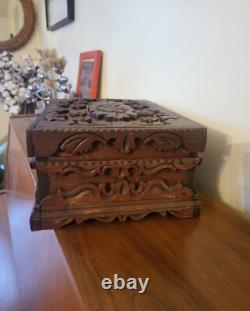 Ancien Coffret en Bois Sculpté, Boite ancienne XIXème