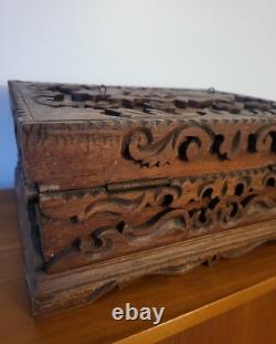Ancien Coffret en Bois Sculpté, Boite ancienne XIXème