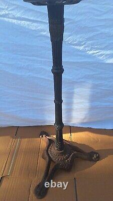 Ancien Grand Pied De Table Bistrot En Fonte. Vintage