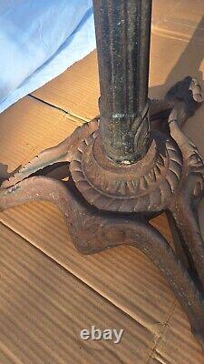 Ancien Grand Pied De Table Bistrot En Fonte. Vintage