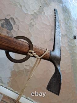 Ancien Piolet Manche Bois