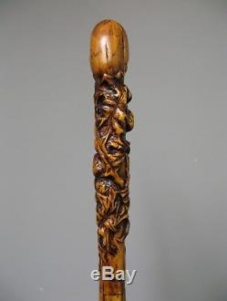 Ancien bâton de marche en bois sculpté. Chardons. Art populaire