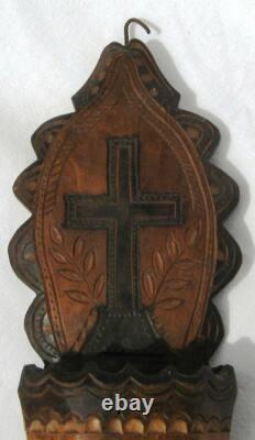 Ancien bénitier bois monoxyle art populaire croix