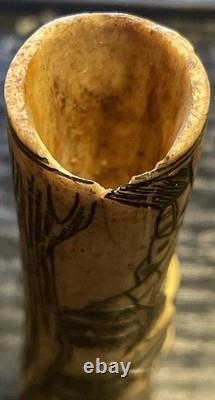 Ancien étui à pipe japonais KISERUZUTSU en os gravé Japon Edo XIXe