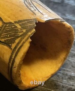 Ancien étui à pipe japonais KISERUZUTSU en os gravé Japon Edo XIXe