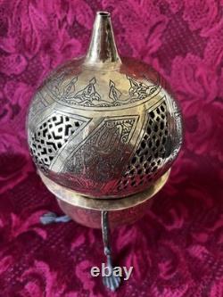 Ancien grand brûle-encens ottoman oriental laiton gravé calligraphie isllamique Ancien grand brûle-encens ottoman oriental laiton gravé calligraphie isllamique