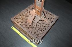 Ancien jouet en bois découpé guillotine