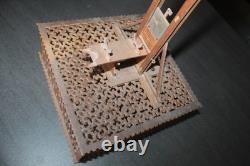 Ancien jouet en bois découpé guillotine
