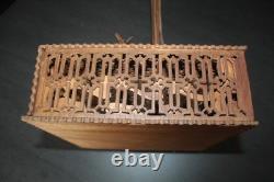 Ancien jouet en bois découpé guillotine