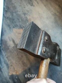 Ancien marteau tailleur de pierre art populaire outil métier metal bois Rare