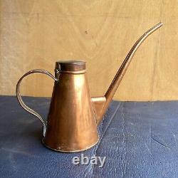 Ancien petit arrosoir en cuivre à grand bec fin