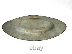 Ancien plat ovale en étain du XVIIIe siècle avec décoration de feuilles rare