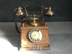 Ancien téléphone vintage