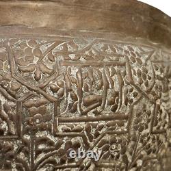 Ancienne Darbuka / Doumbek en métal gravé Travail syrien ou persan, fin XIXe